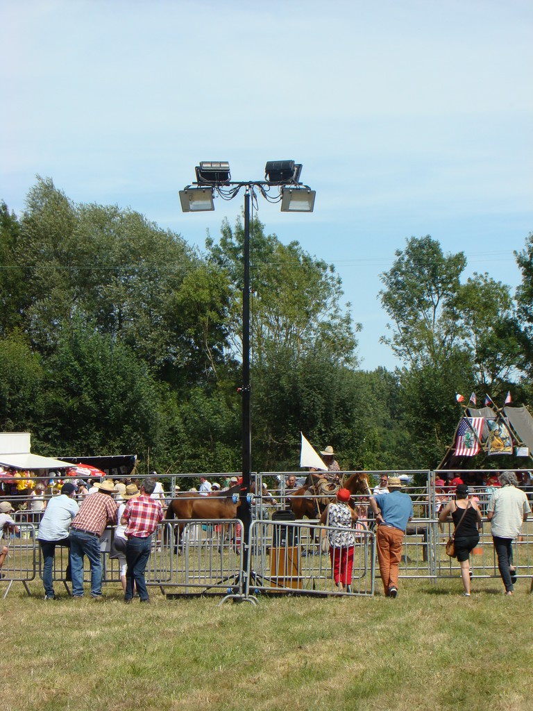 Mât d'éclairage avec projecteurs Iodure 400W pour fête de plein air avec l'ATELIER SCENIQUE