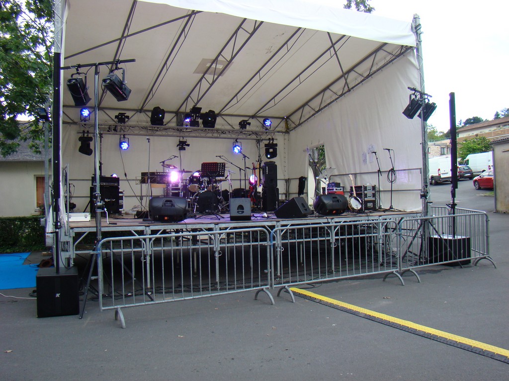 Le K-ARRAY KR402 à la fête de la musique de Oudon - Prestation de sonorisation de spectacle de l'ATELIER SCENIQUE