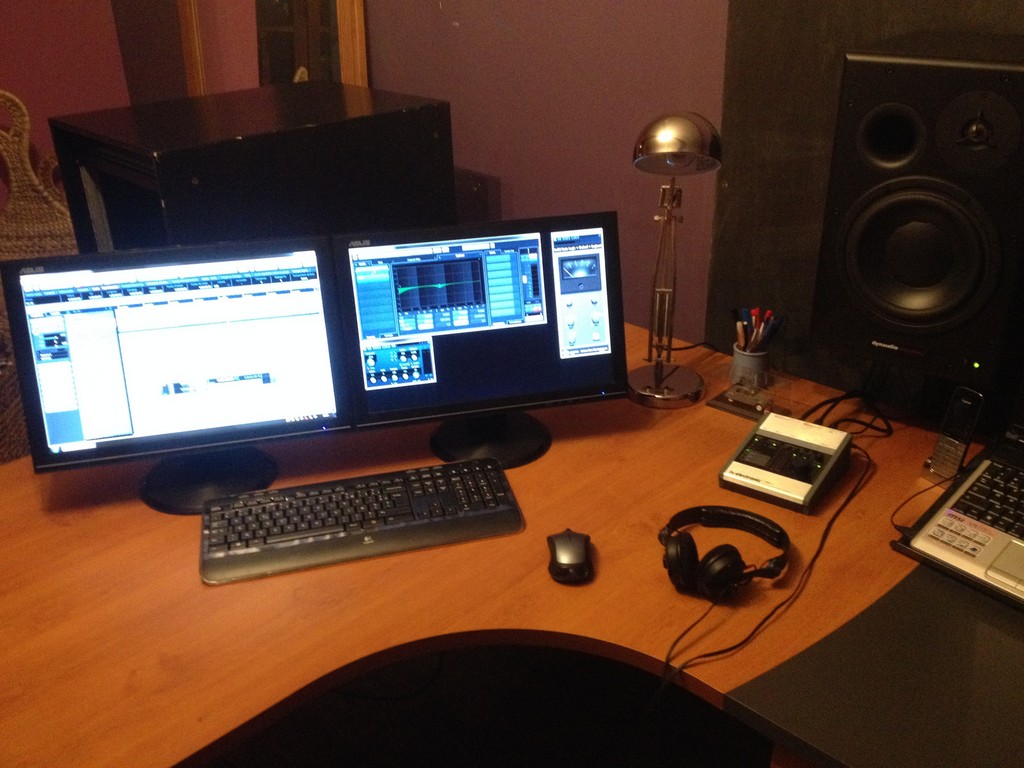 Mixage au studio d'enregistrement de l'ATELIER SCENIQUE