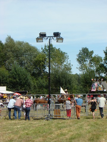 Mât d'éclairage avec projecteurs Iodure 400W pour fête de plein air avec l'ATELIER SCENIQUE