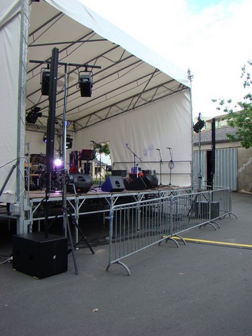 Le K-ARRAY KR402 à la fête de la musique de Oudon - Prestation de sonorisation de spectacle de l'ATELIER SCENIQUE