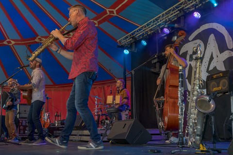 ATELIER SCENIQUE - FESTIVAL SOUS LE CHAPITEAU 2023 - LA ROUTE DES AIRS