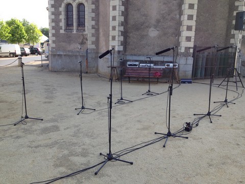 Prestation de sonorisation de chorale en plein air avec des micros "canons" par l'ATELIER SCENIQUE