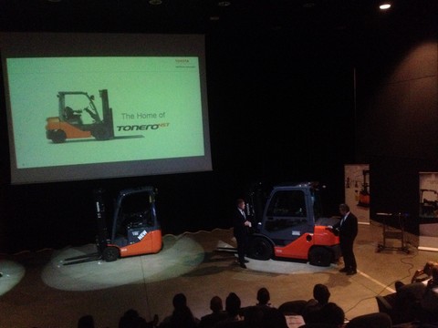 Sonorisation et éclairage évènementiels chez TOYOTA MATERIAL HANDLING à Ancenis avec l'ATELIER SCENIQUE