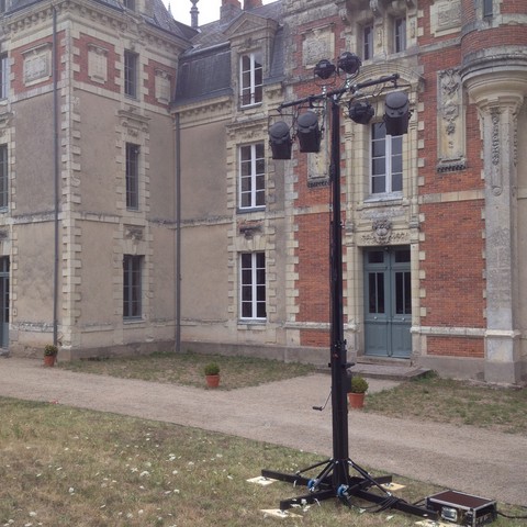 Eclairage du château de la Colinière à Champtoceaux pour un spectacle son et lumière de théâtre avec l'ATELIER SCENIQUE