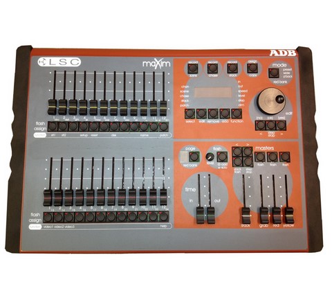 Location console / Pupitre d'éclairage ADB maXim et LSC maXim S